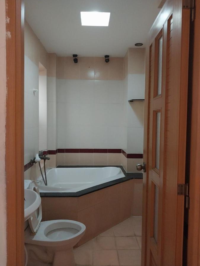 Khach San Mai Hoang 2 Hotel Ho Chi Minh City Bagian luar foto